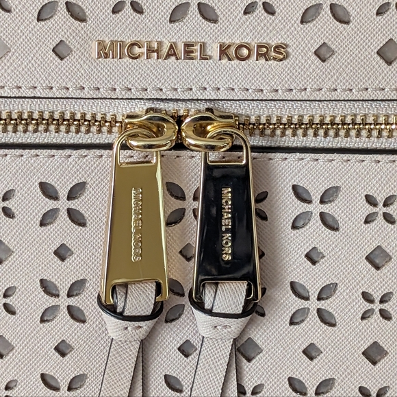 🌷Michael Kors Pink Backpack with Structured Design - Picture 7 of 16